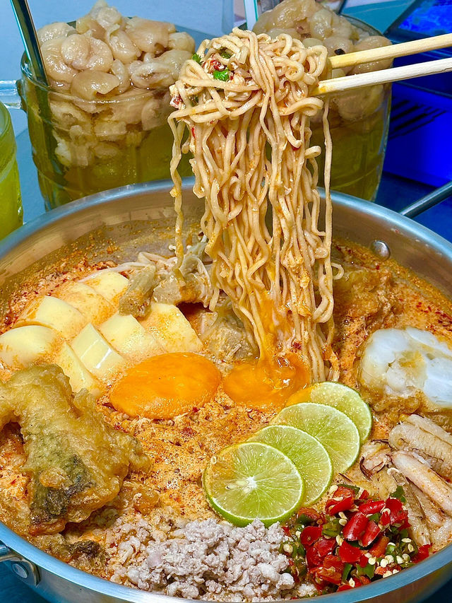 🇹🇭朱拉美食街｜開了幾十年的老牌泰餐魂！Louisvanich必吃清單來了✨