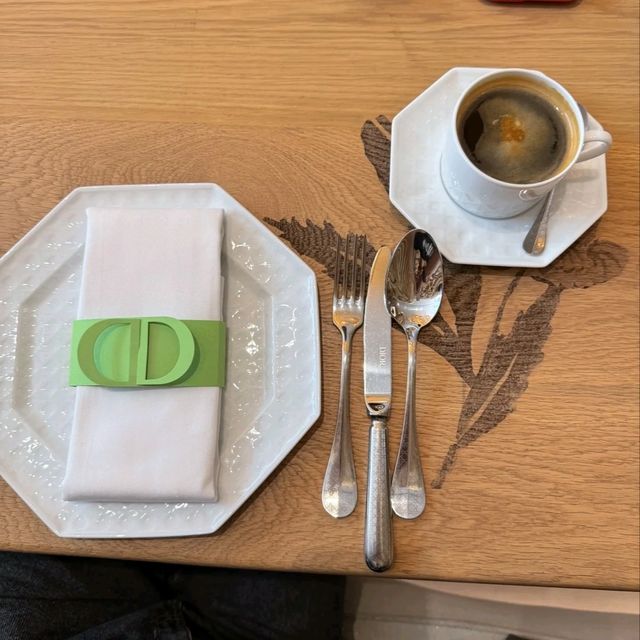 曼谷必衝！Dior Café 打卡攻略💎
