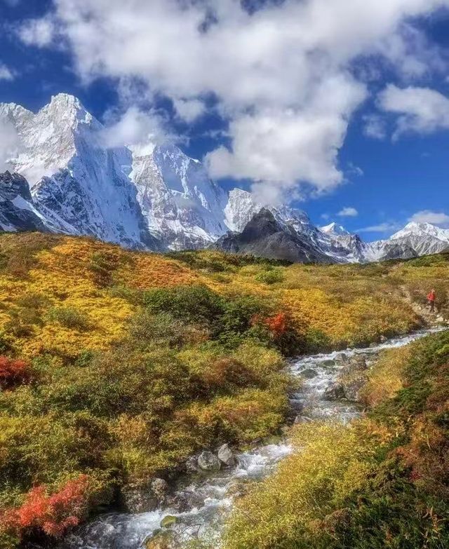 珠穆朗瑪峰日照金山，何等幸運。