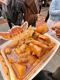 澳門官也街必衝！排隊神店老Day牛雜🦆