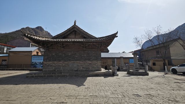 與佛頭寺隔河相望的宋代古建