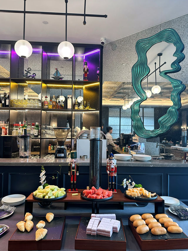 可以俯瞰成條松花江嘅酒店…