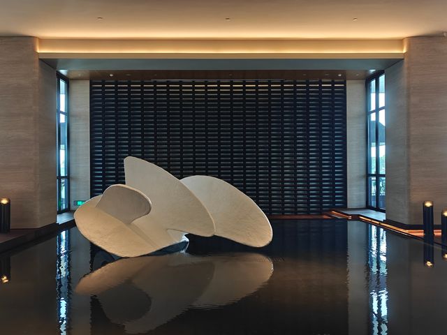 新王登基毫無懸念，海南清水灣金普頓酒店