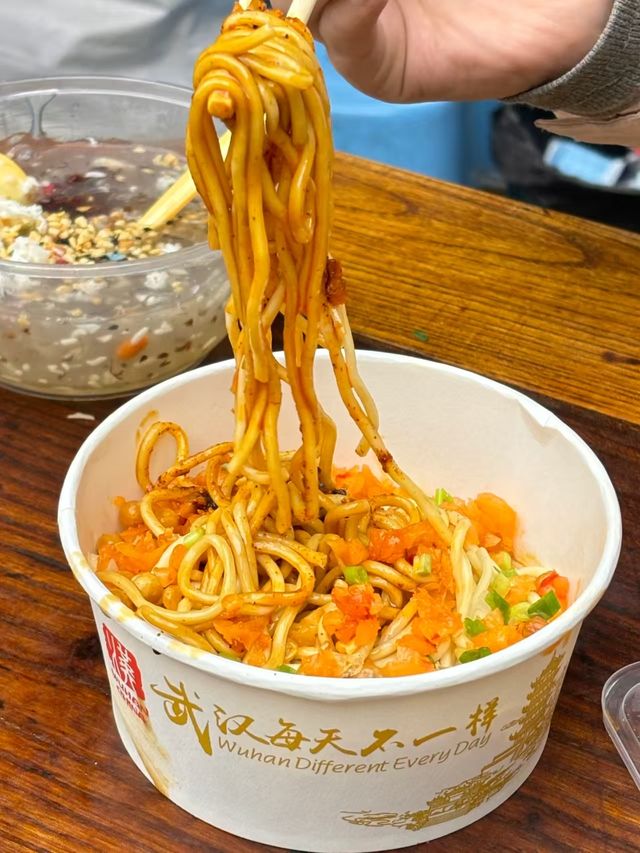 武漢3天2夜CityWalk攻略這座長江邊的城市藏著太多煙火氣和歷史碰撞的驚喜！住進漢口火車站旁的