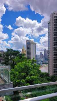 愜意時光坐喺陽台就能獨享半山江景