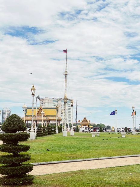 👑 Royal Palace Park Phnom Penh: Where Golden Spires Meet Tropical Dreams! 🌴