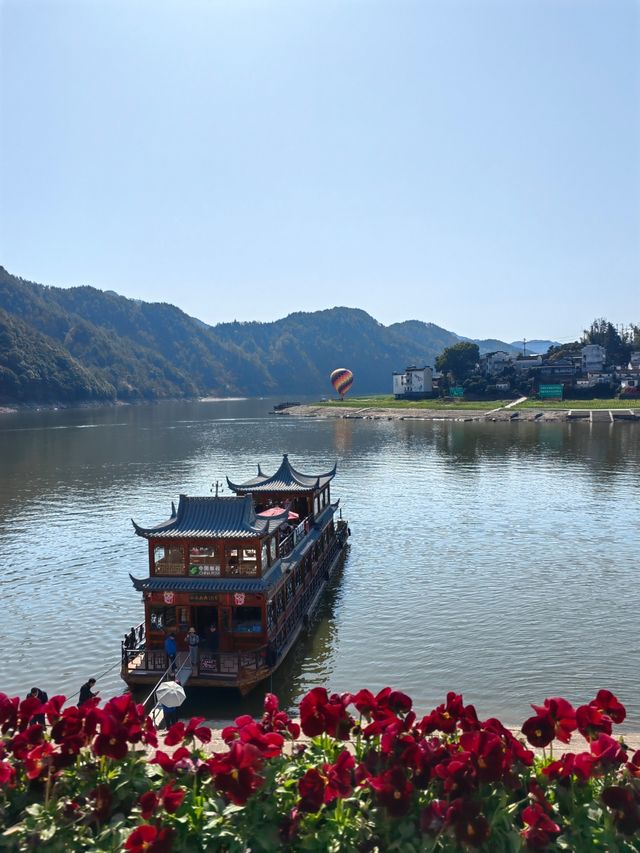 山水畫卷裡藏著一座城