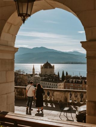 제네바: 호수 빛과 시간의 부드러운 포옹