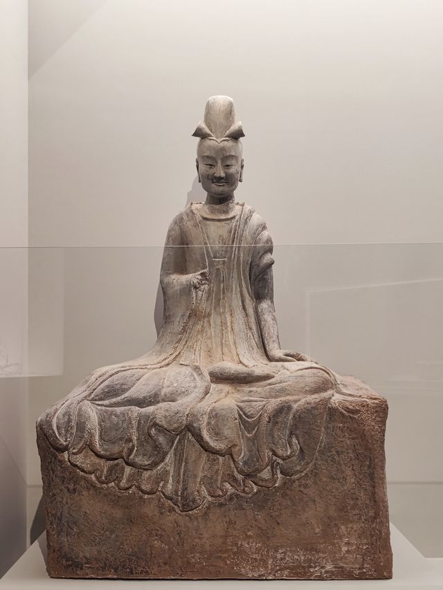 穿越時空的凝視:麥積山石窟藝術的千年回響 穿越時空的凝視:麥積山石窟藝術的千年回響