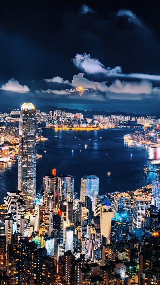 價值百萬的夜景,一分鐘免費看!香港太平山頂封神機位。 價值百萬的夜景,一分鐘免費看!香港太平山頂封神機位。