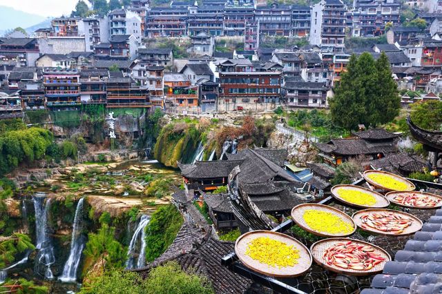 芙蓉鎮真的是把「人間煙火+國風浪漫」焊在骨子裡