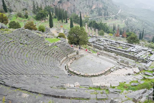 希臘.德爾菲(Delphi)——諸神的呢喃與群山的寧靜 希臘.德爾菲(Delphi)——諸神的呢喃與群山的寧靜