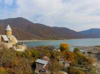 아나누리 성채 풍경 여행 가이드 아나누리(Ananuri)는 트빌리시에서 비교적 가까워 하루 일정으로 다녀오