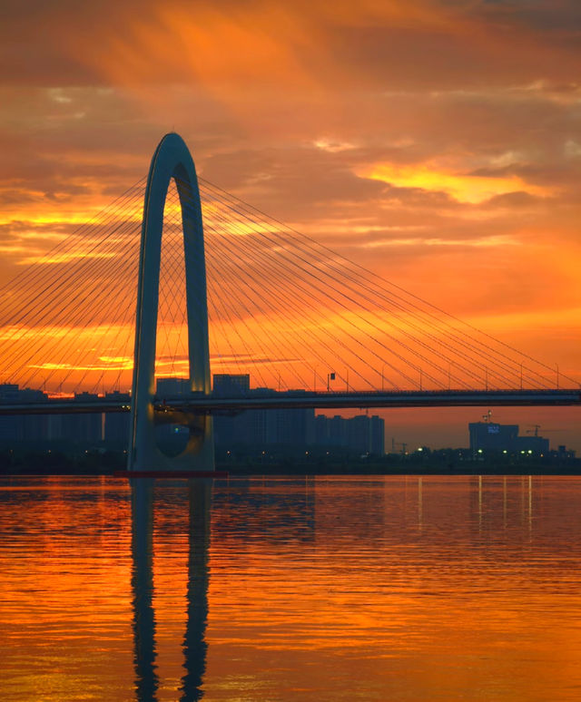 長沙湘江落日封神了!本地人私藏的橘子洲日落攻略 長沙湘江落日封神了!本地人私藏的橘子洲日落攻略