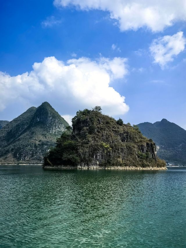 在這個秋高氣爽的季節裡讓我們一起感受邊陲小鎮的湖光山色