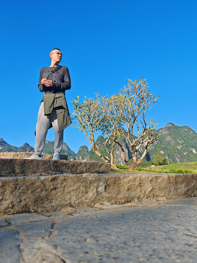 峒那嶼灣 喀斯特與黑水河的奇妙山水組合 峒那嶼灣 喀斯特與黑水河的奇妙山水組合