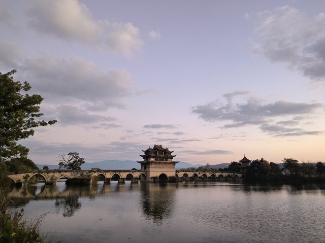 藍調時刻的雙龍橋