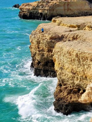 ชายฝั่งทะเลที่สวยงามจาก Albandeira ถึง Faro (ฟาโร)