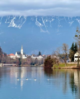 เพียงแค่เหลือบมองครั้งเดียวก็ตรึงใจได้ชั่วชีวิต! ทะเลสาบเบลดที่งดงามตระการตาแห่งนี้ แท้จริงแล้วคือฉากโรแมนติกจากยุคน้ำแข็ง
