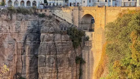 Cliffside stroll, encounter the most romantic Sky City between 4 and 7 PM! — traveler post in Jaen