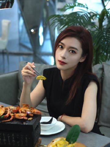 Winter warmth, a culinary journey through the ancient warehouse: a romantic rendezvous where ritual and creativity intertwine.