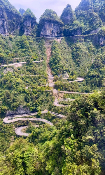 天門山完全攻略｜雲の上を歩くガラス桟道で絶叫 | Trip.com 張家界