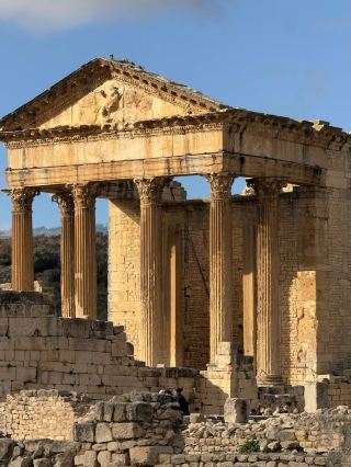 チュニジアで古代文明の遺跡を訪ね、二つの千年の古都はゆっくり味わう価値があります。