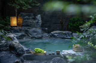 ที่พักออนเซ็นส่วนตัวลับๆ ชานเมืองปักกิ่ง! สวนสไตล์ราชวงศ์ซ่งที่ Xiao Tang Yi Piao คือที่สุดเลย ✨