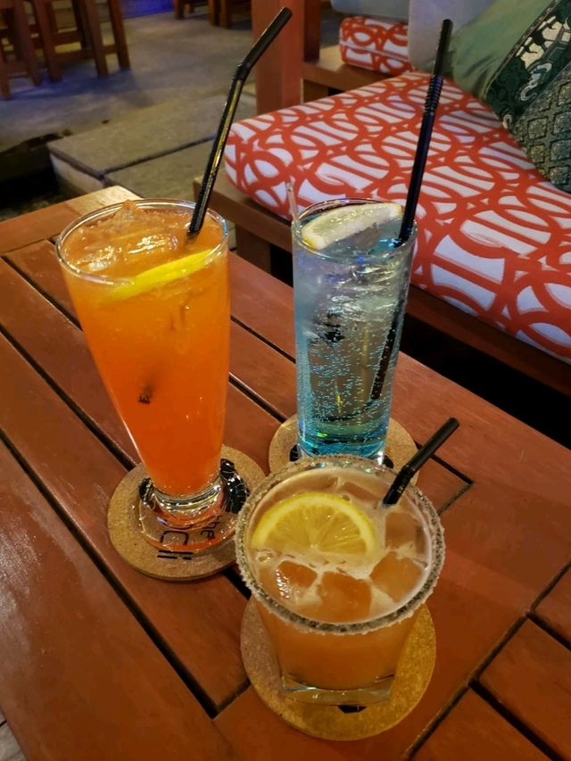 充滿峇裡特色的天台酒吧