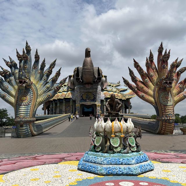 ชมความงามของ วัดบ้านไร่ จ.นครราชสีมา