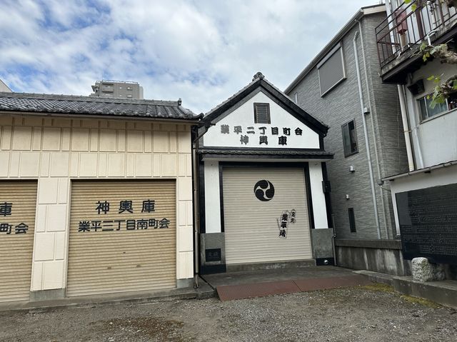 東京・押上。スカイツリーが写り込む景色『押上天祖神社』