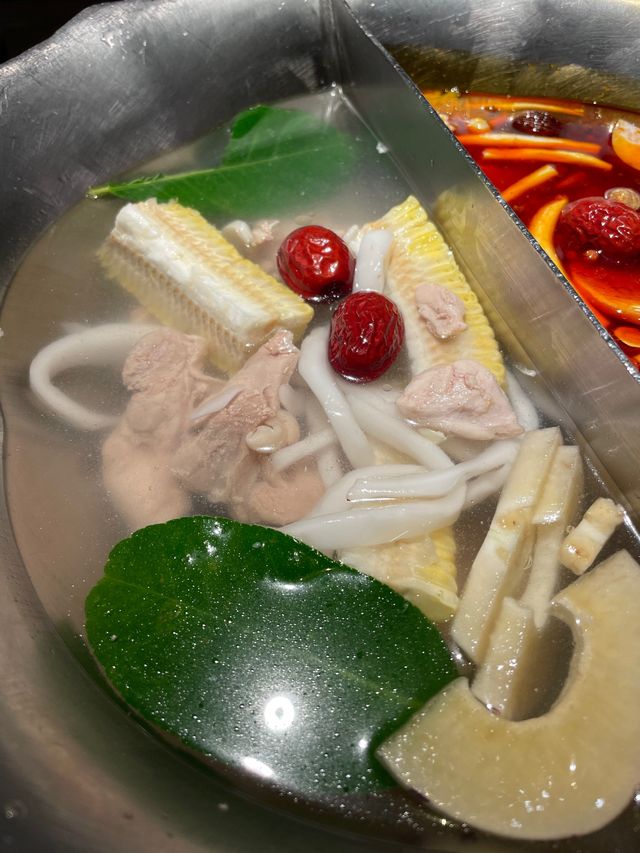 湊湊火鍋｜🌶️任食台式麻辣鴨血豆腐
