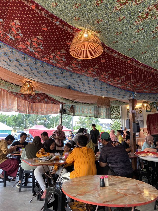 Nostalgic style breakfast @ Warong Che Limah