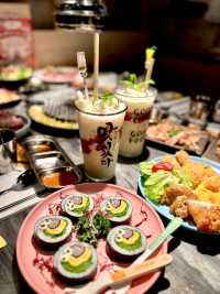 着住韓服玩play Room食韓燒