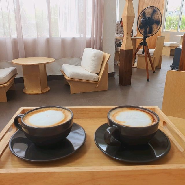 บ้าน บีเวอร์ คาเฟ่ท์  