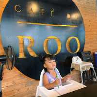 คาเฟ่ในรู ,,, ที่มาชื่อของ cafe de Roo สตูล