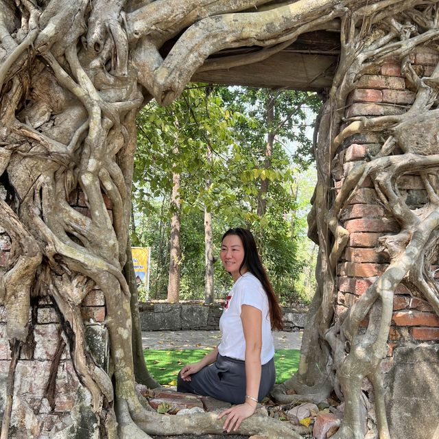 ประตูกาลเวลา วัดเลขธรรมกิตติ์ นครนายก