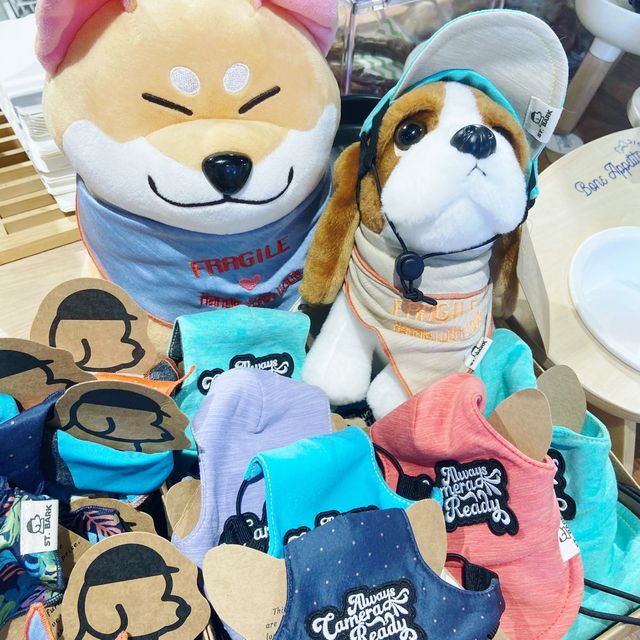 Woof & Magic shop , restaurant & cafe !