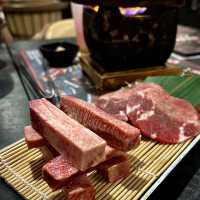 📍香港尖沙咀｜牛匠石燒 · 火氣十足牛肉石板燒🐮 多款和牛部位組合任你選擇！