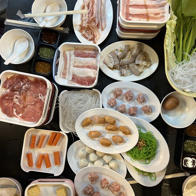 หมูจุ่มเจ๊โส ถาดละ19บาท!!