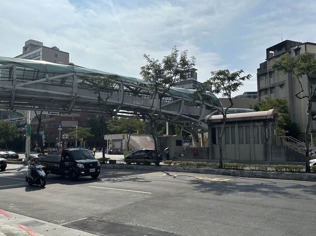 🚇 府中商圈，板橋近在咫尺！🏙️🛍️