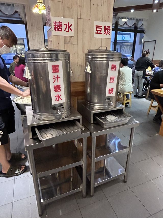 ［苗栗/頭份］ 老皮牛肉麵頭份尚順店🐂｜被牛肉麵耽誤的豆花店 免費豆花超好吃💥 
