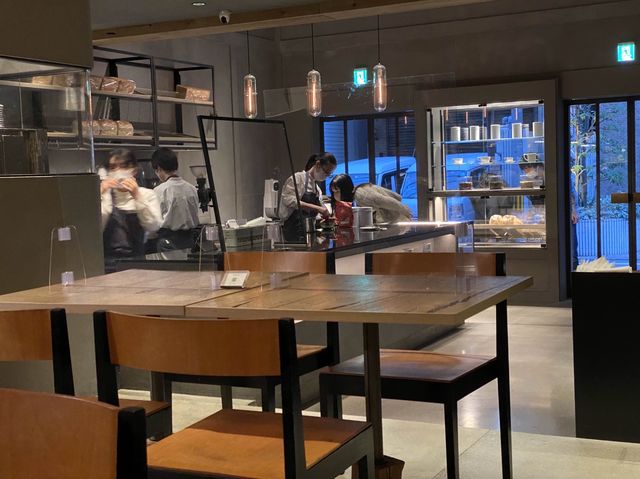京都・烏丸。中庭も素敵です。町屋を改装した『小川珈琲 堺町錦店』