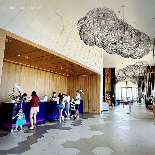 นอนสบาย สวนน้ำสนุกที่ Holiday Inn Vana Nava Huahin