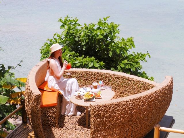 คาเฟ่ฟีลบาหลี โทนสีส้ม ใกล้หาดป่าตอง