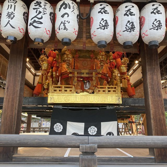 京都！八坂神社を早朝に参拝！疫病消除(えきびょうしょうじょ)の祈りで発展してきた神社に昔と同じ祈りをしてきた