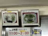 福岡・博多区。とんこつベースの緑色ダーメン『博多ダーメン屋八千代支店』