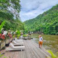 พักผ่อนกันธรรมชาติได้อย่างเต็มที่ กับที่พักกาญจนบุรี ริมแม่น้ำแคว