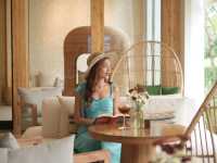 พักสบายติดชายหาดที่ Le Meridien Phuket Mai Khao