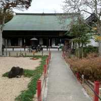 お砂踏みで88の霊場巡り「野間大坊」